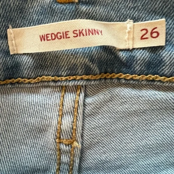 🛍FLASH SALE! Levi’s Wedgie Jeans - Picture 6 of 6